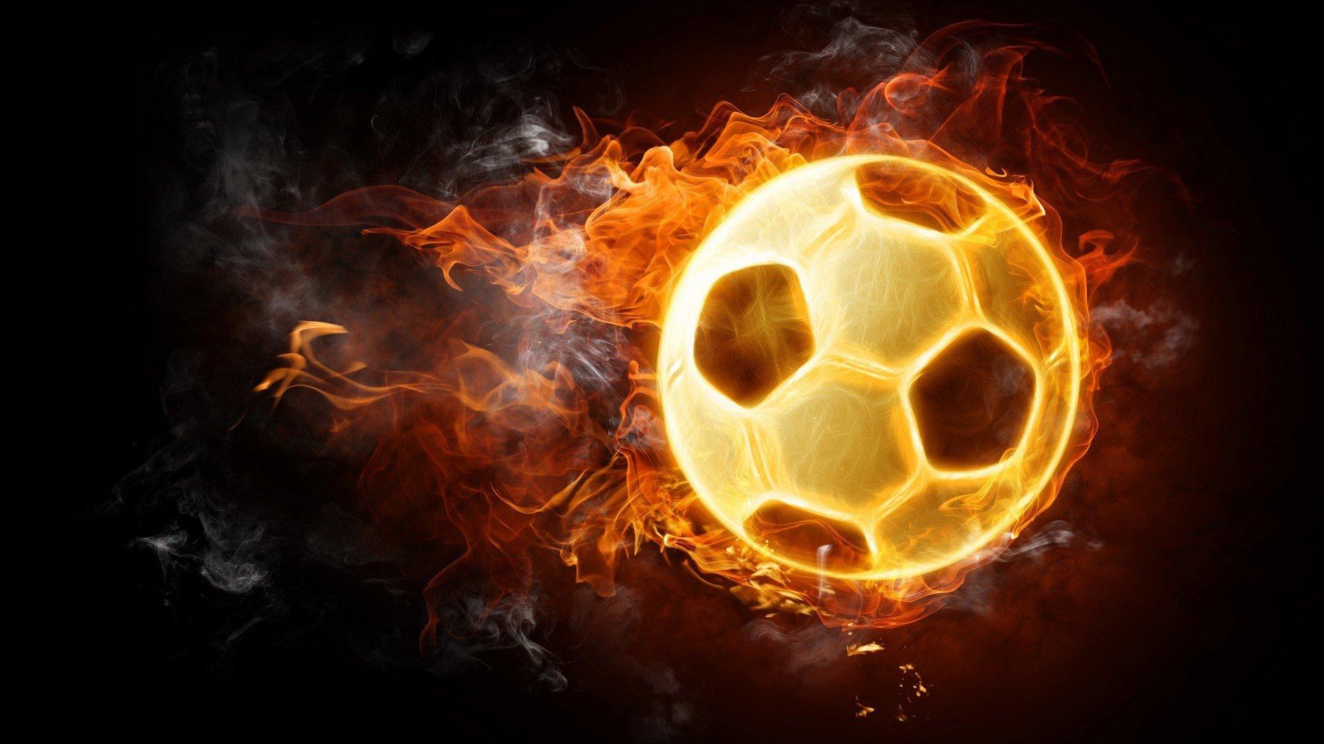 门神拉亚场外迎最佳扑救，与爱妻共盼家庭新成员，球场内外双喜临门