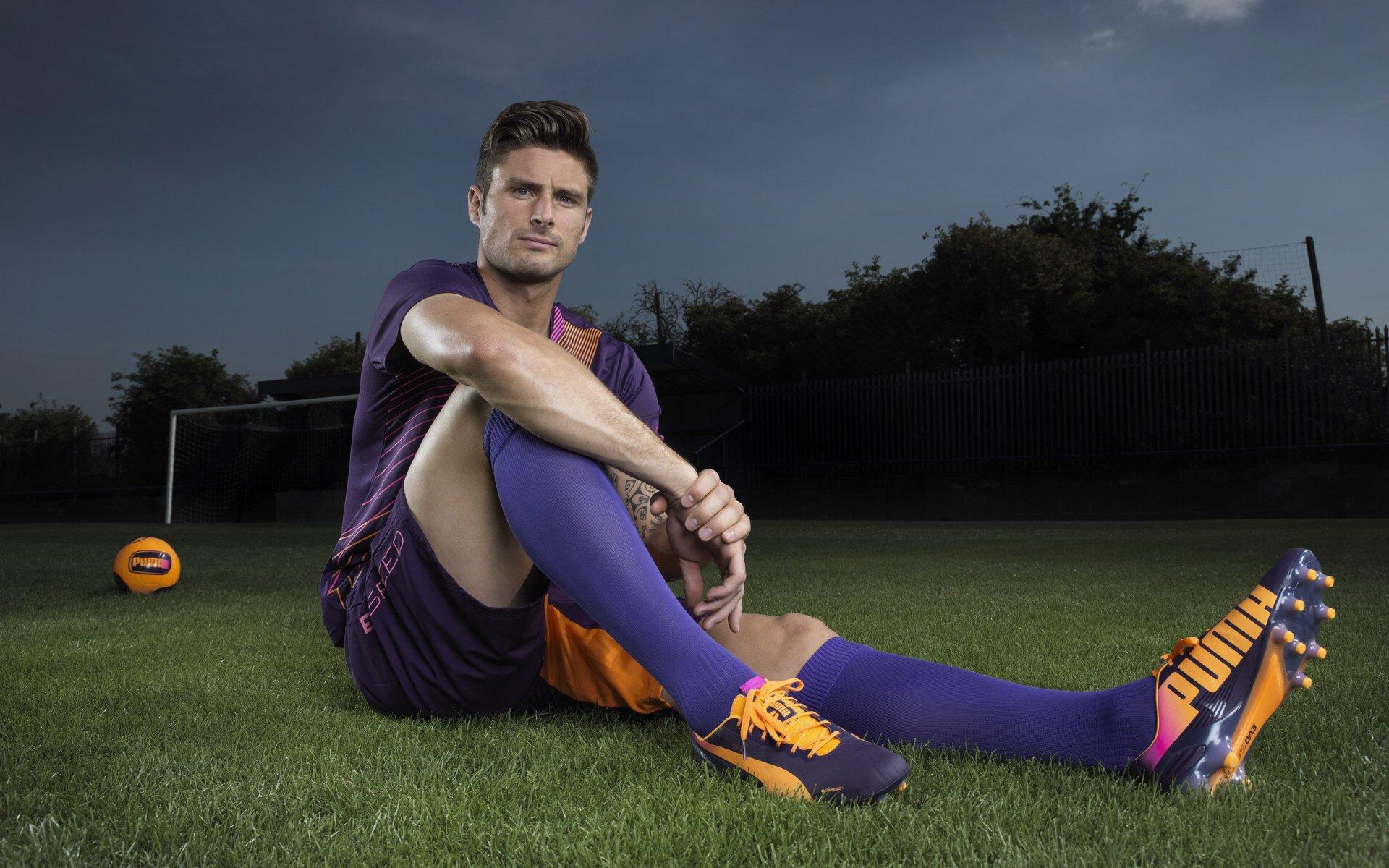 法媒曝英超三强争抢穆阿尼 巴黎坚守高价拒压哨抛售