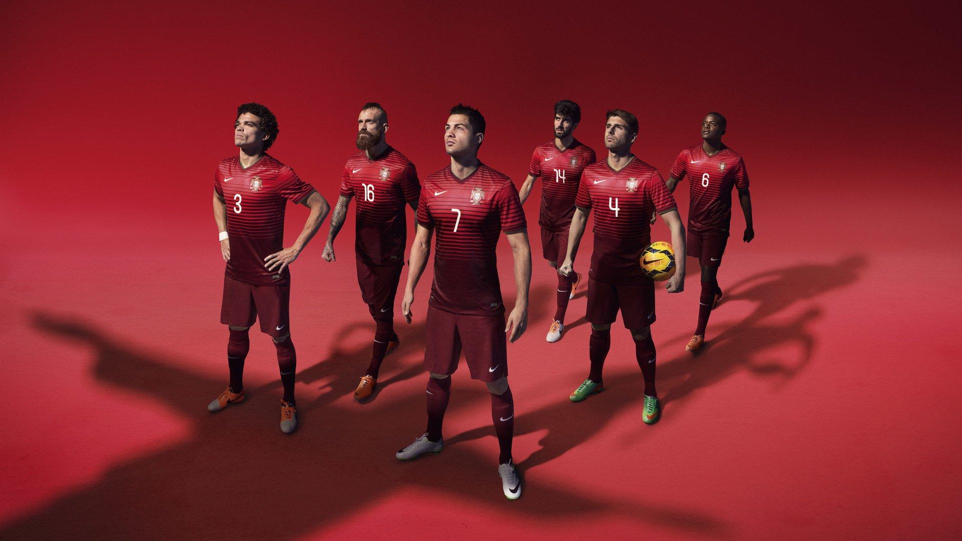 昔日红魔双星薪资对比引热议,内维尔自曝年薪175万镑,鲁尼巅峰期收入近其十倍